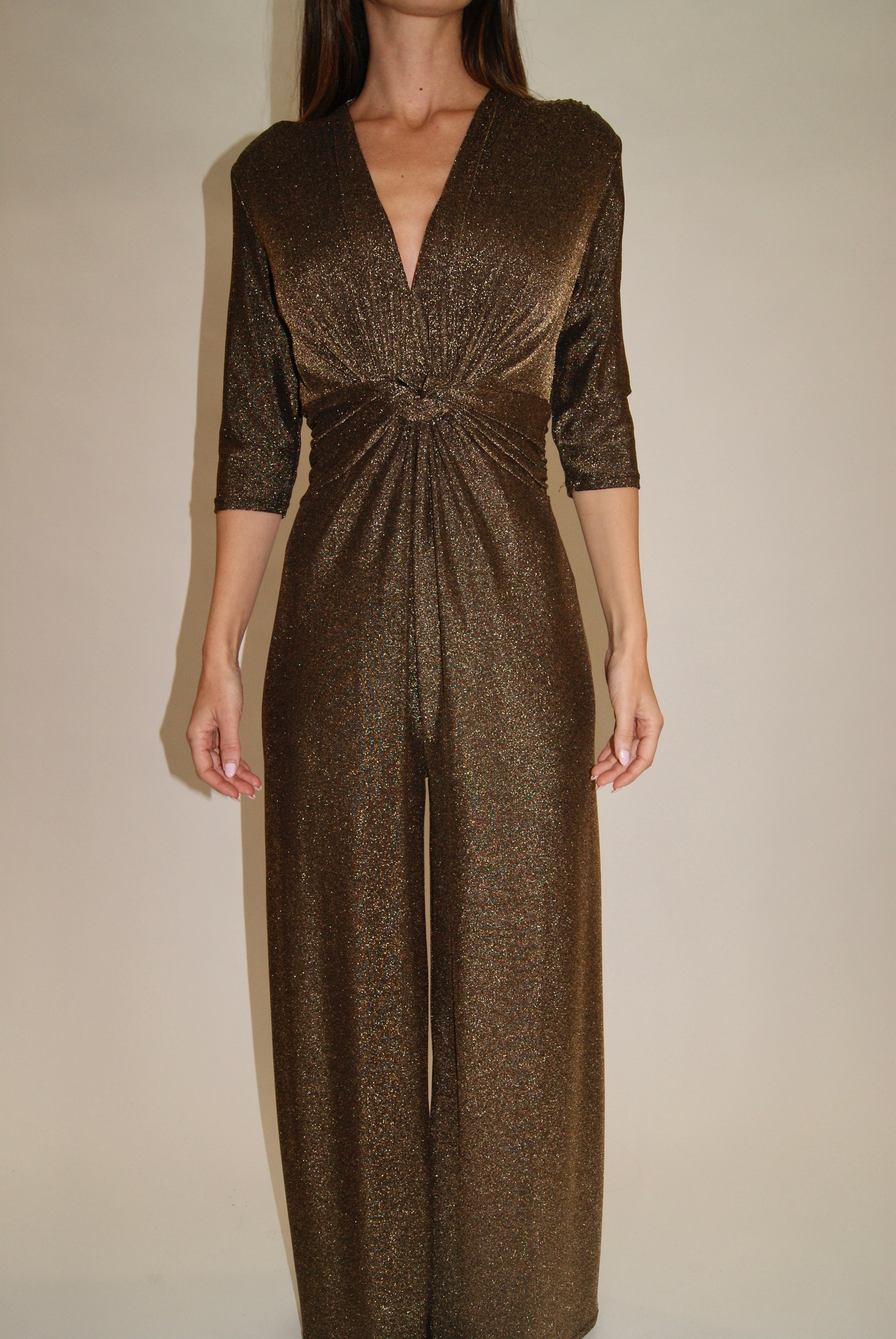 Mono de Fiesta Dorado para Mujer – Ideal para Eventos Especiales