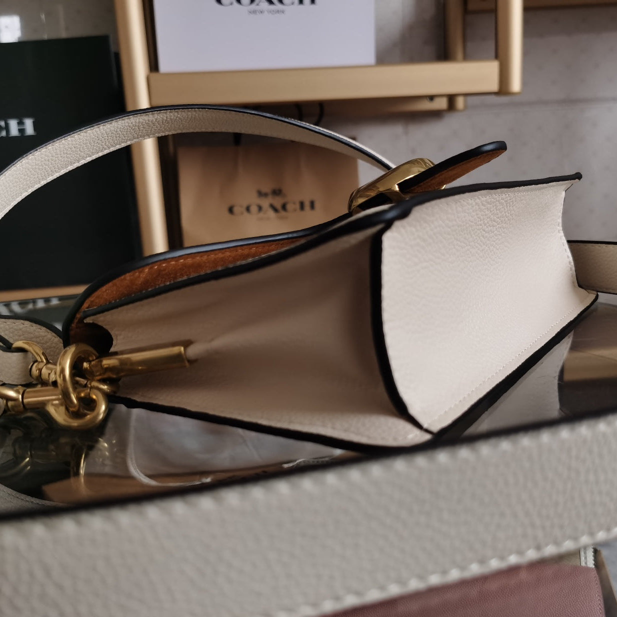Chic Women's Handbag – Refined Style, Everyday Luxury