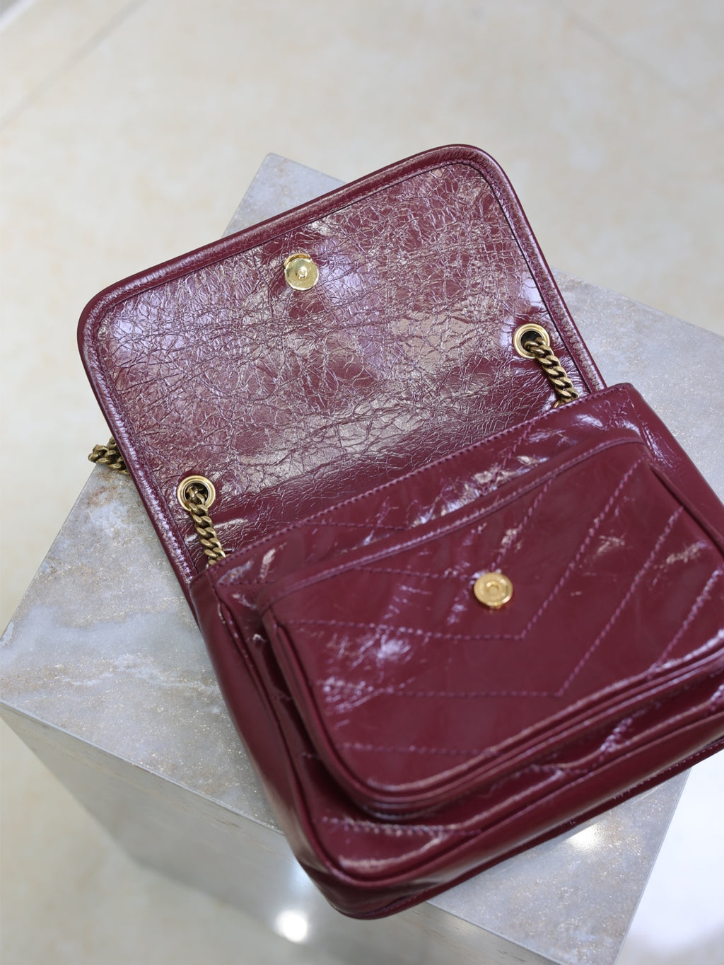 Women's Niki Medium Shoulder Bag – Burgundy
