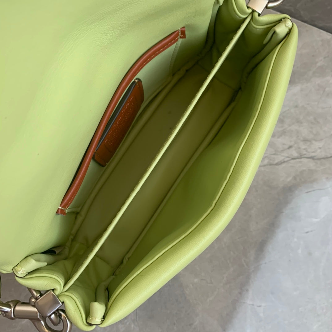 Premium Women's Handbag – Elegant Design for Every Occasion
