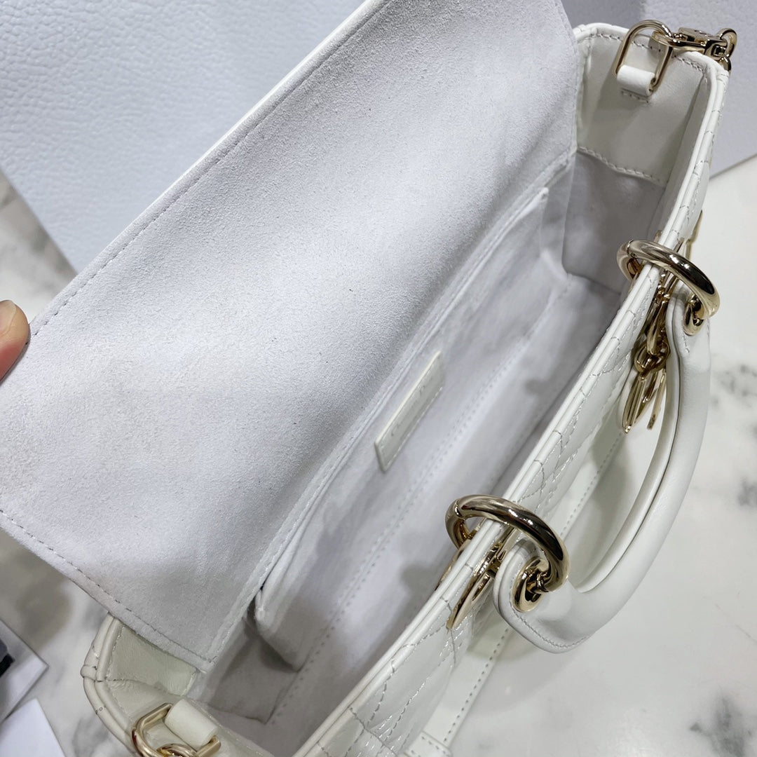 Women's Quilted Cannage Handbag – White