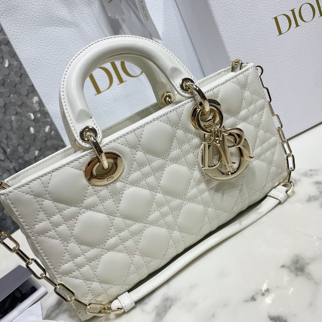 Women's Quilted Cannage Handbag – White