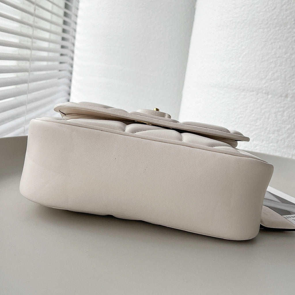 Luxury Women's Handbag – Sophisticated Style, Everyday Elegance