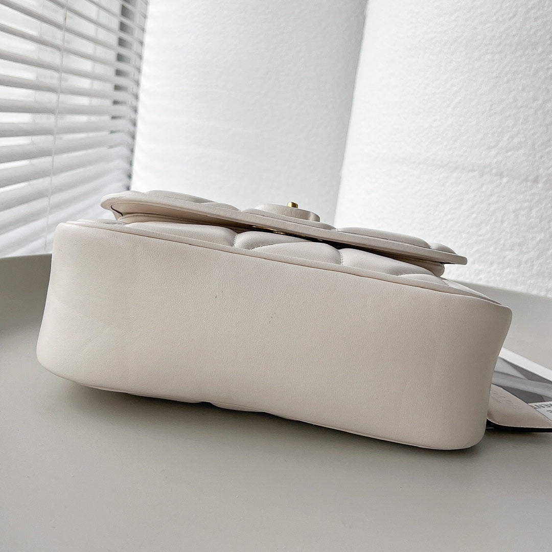 Luxury Women's Handbag – Sophisticated Style, Everyday Elegance