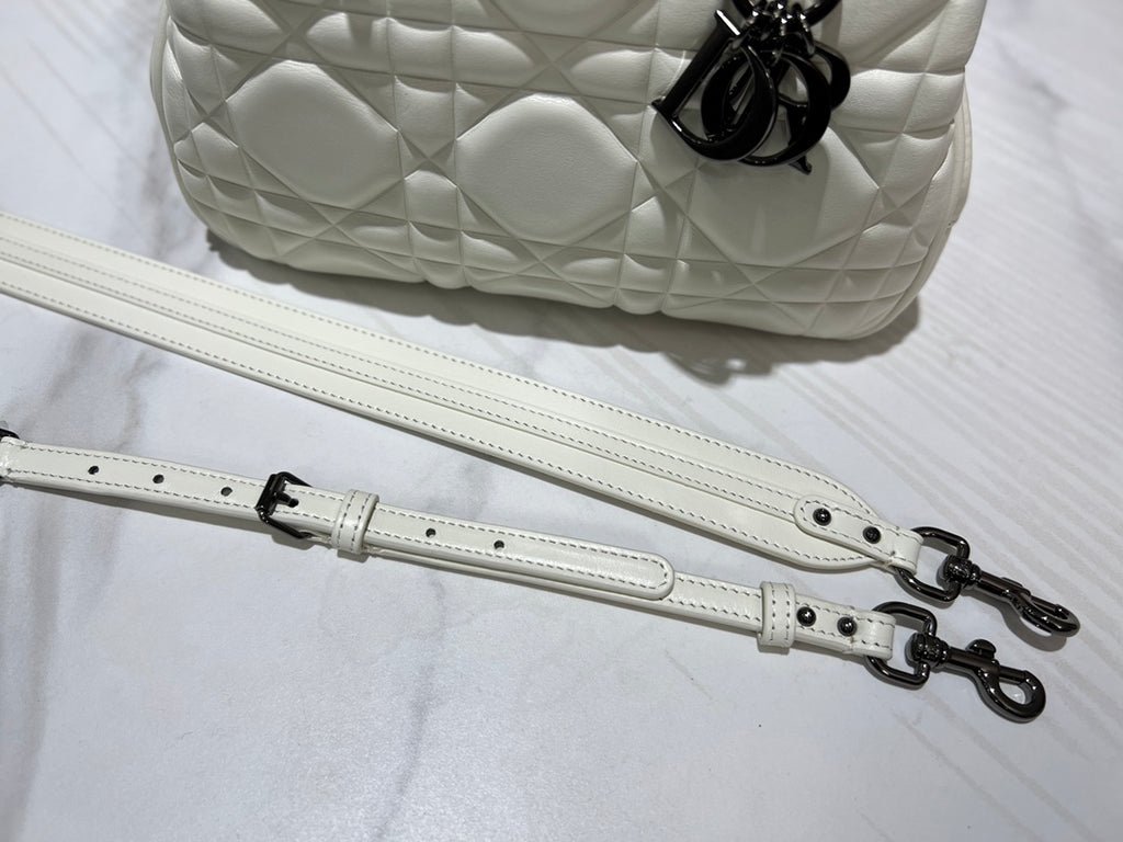 Women's Quilted Cannage Mini Handbag – White
