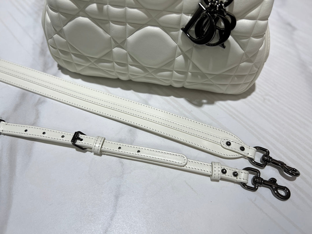 Women's Quilted Cannage Mini Handbag – White