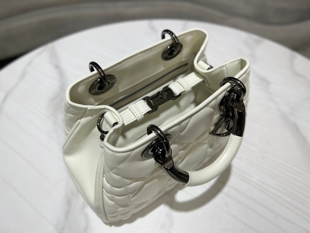Women's Quilted Cannage Mini Handbag – White
