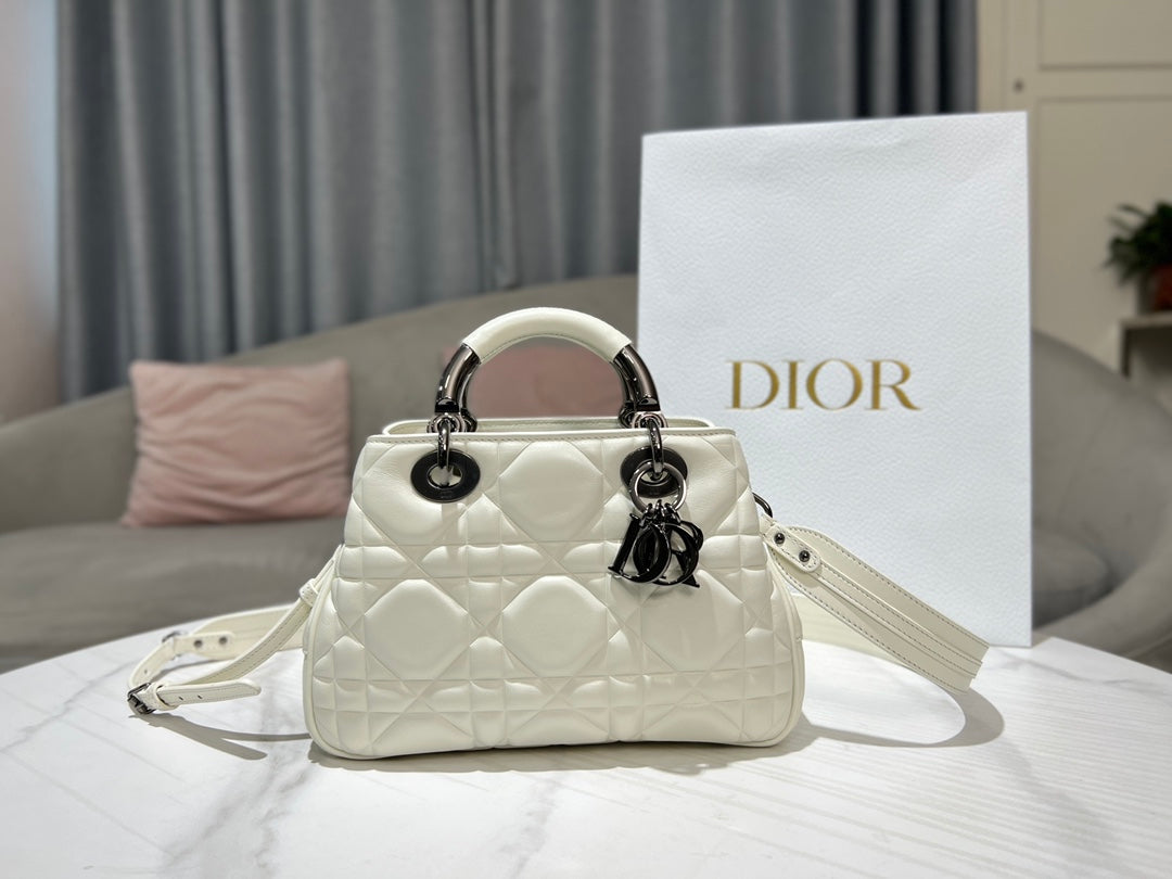 Women's Quilted Cannage Mini Handbag – White
