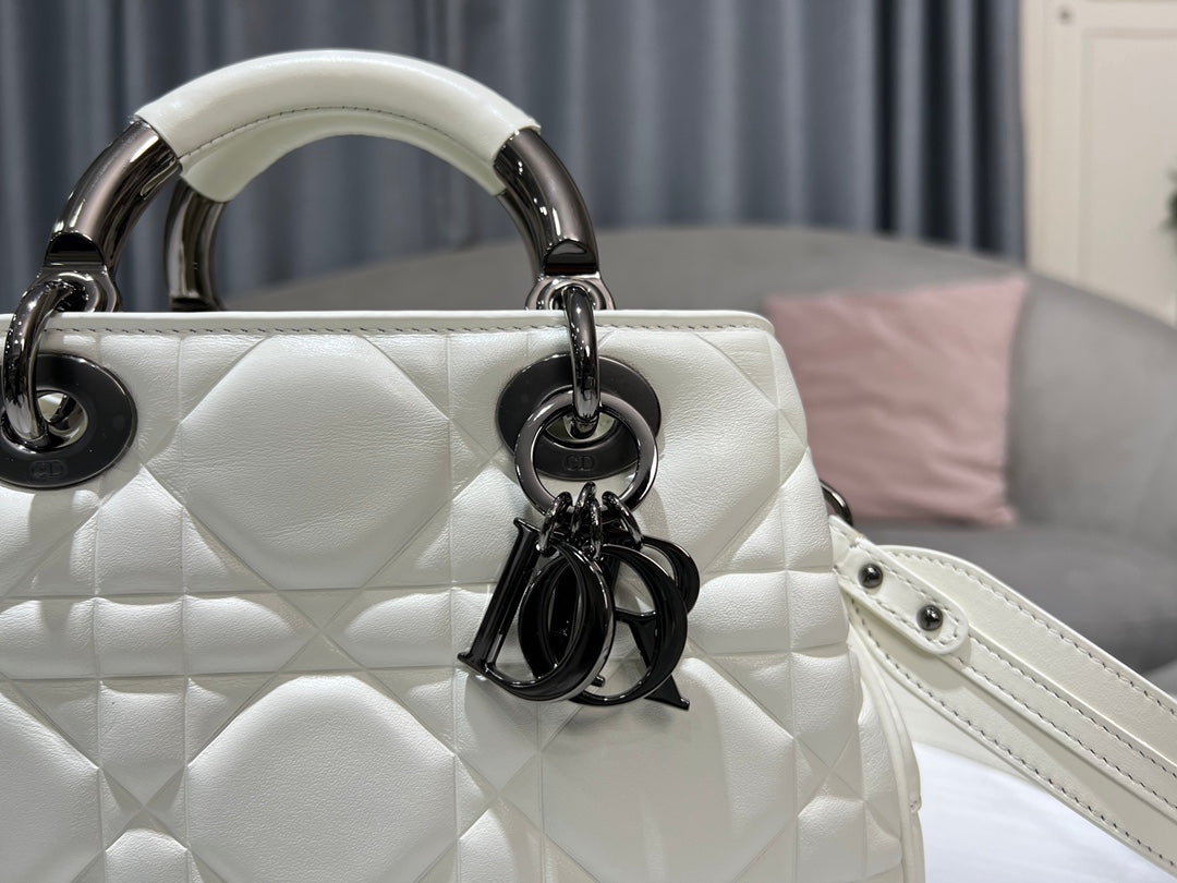 Women's Quilted Cannage Mini Handbag – White