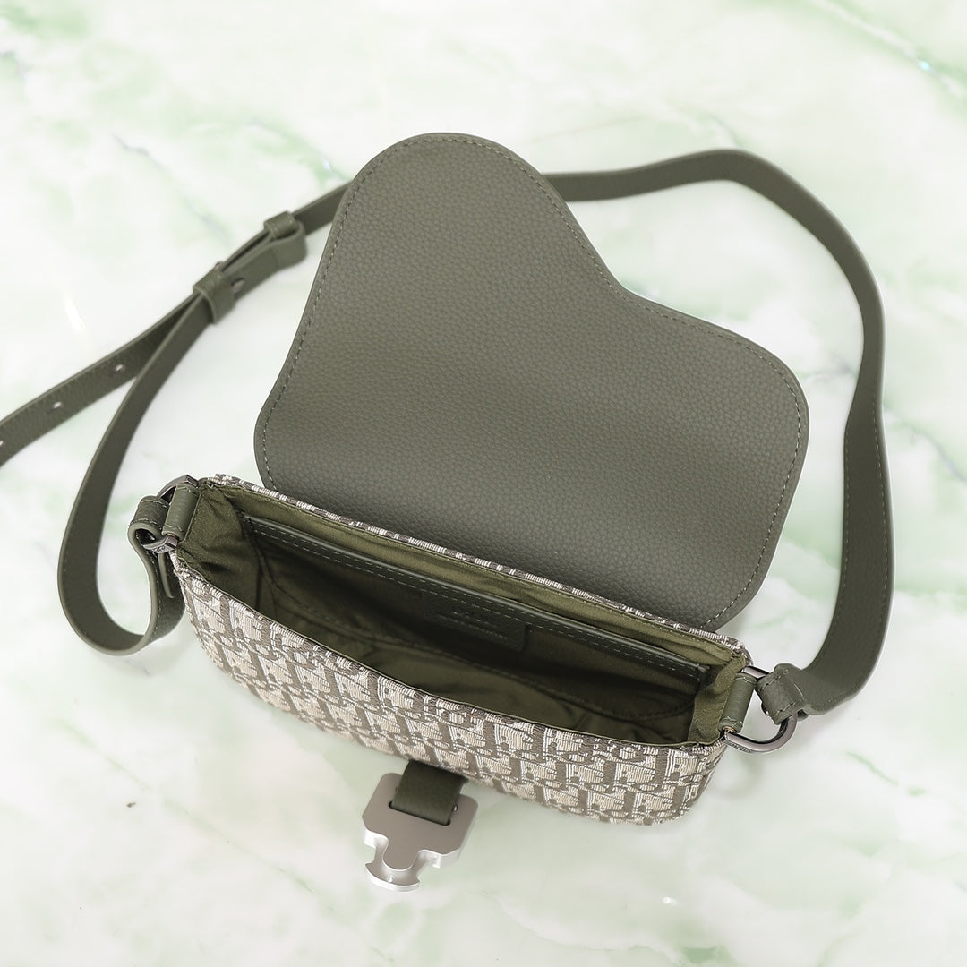 Men's Saddle Crossbody Bag – Oblique Jacquard Khaki