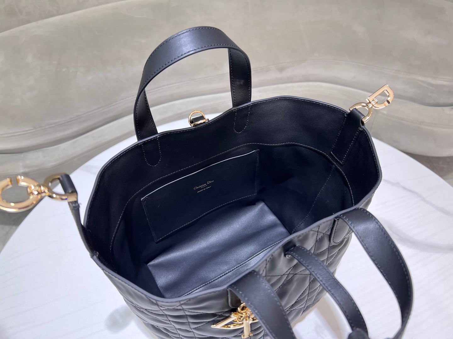 Women's Quilted Cannage Tote Bag – Black
