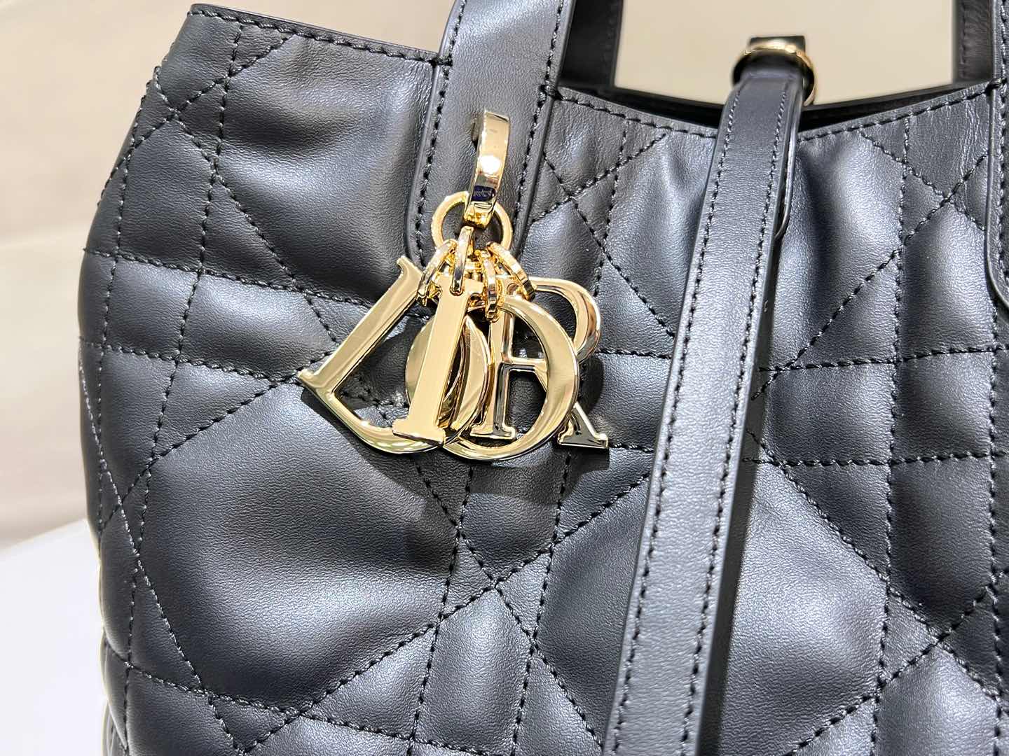 Women's Quilted Cannage Tote Bag – Black