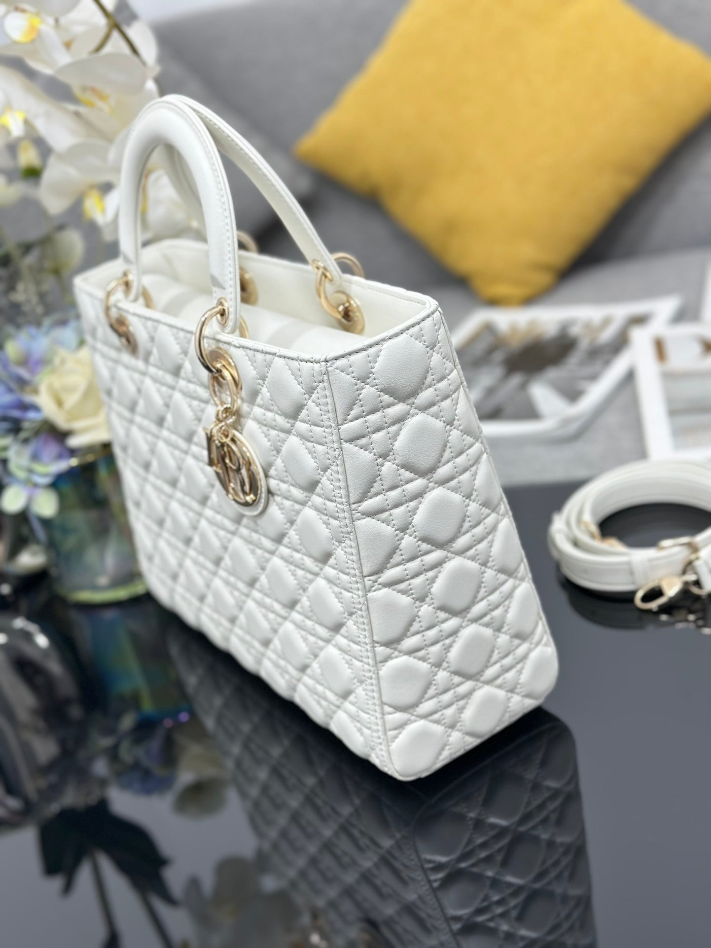Women's Quilted Cannage Large Handbag – White Silver
