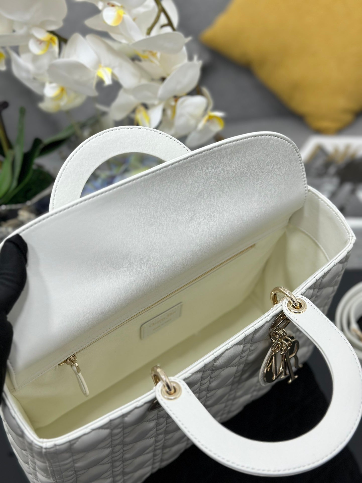 Women's Quilted Cannage Large Handbag – White Silver