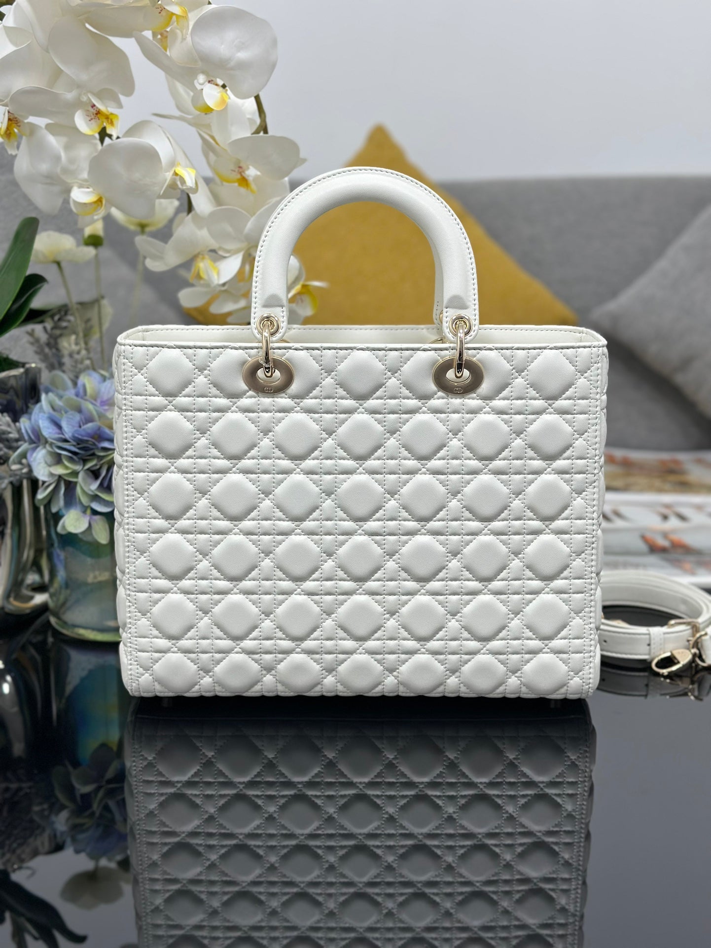Women's Quilted Cannage Large Handbag – White Silver