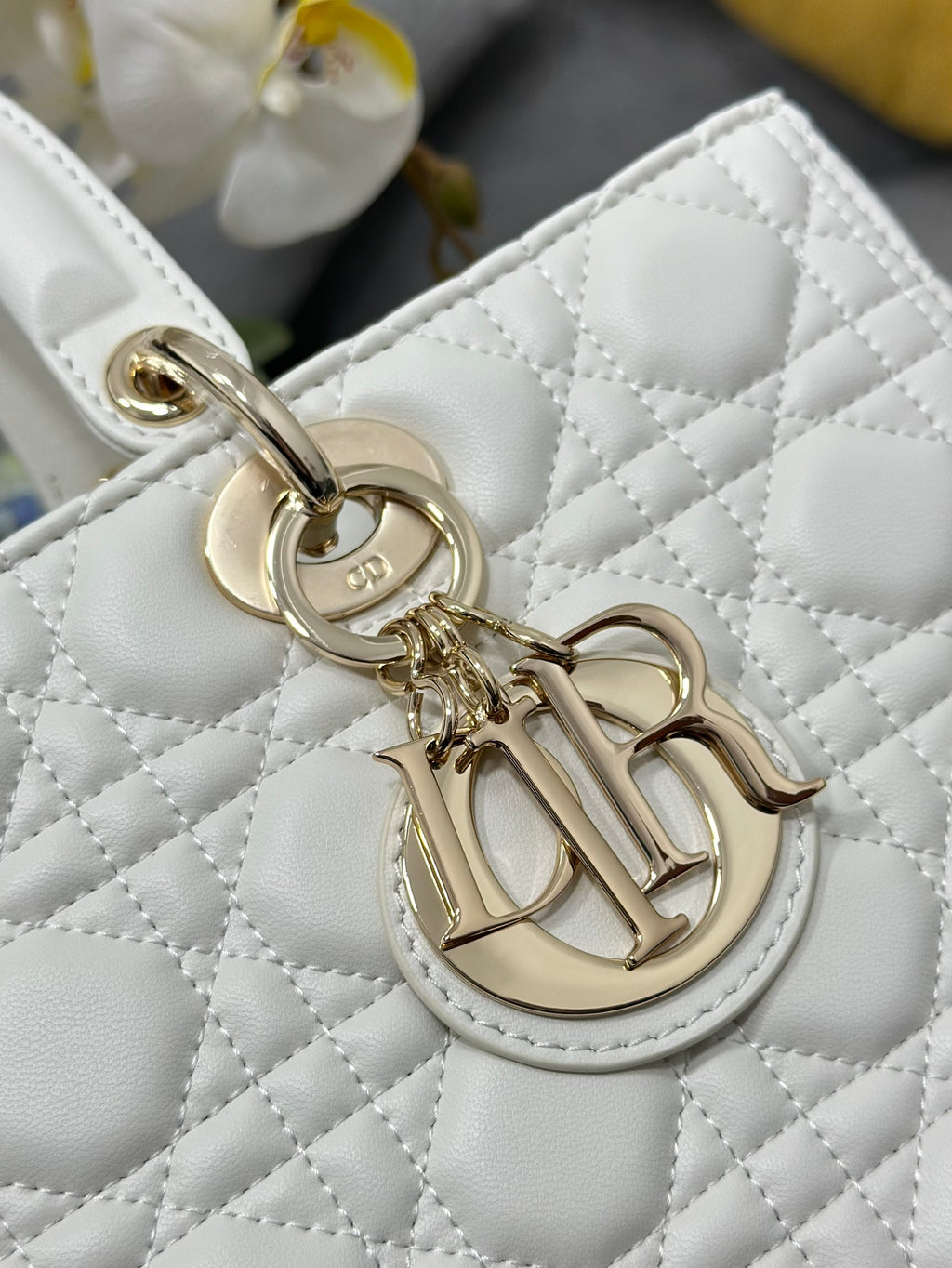 Women's Quilted Cannage Large Handbag – White Silver