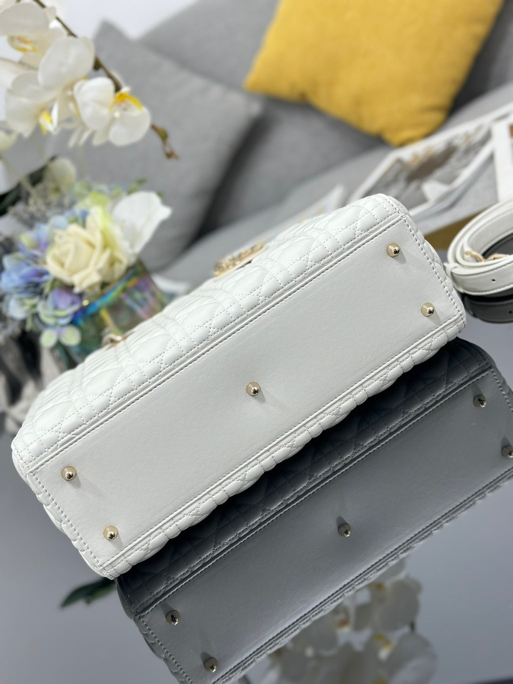 Women's Quilted Cannage Large Handbag – White Silver