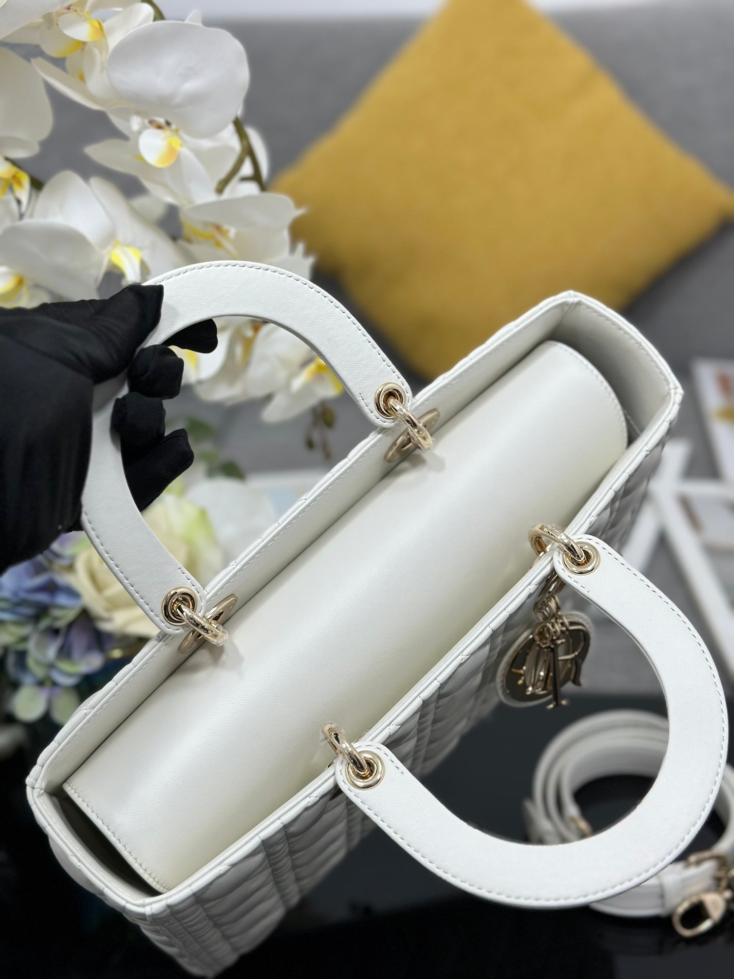 Women's Quilted Cannage Large Handbag – White Silver