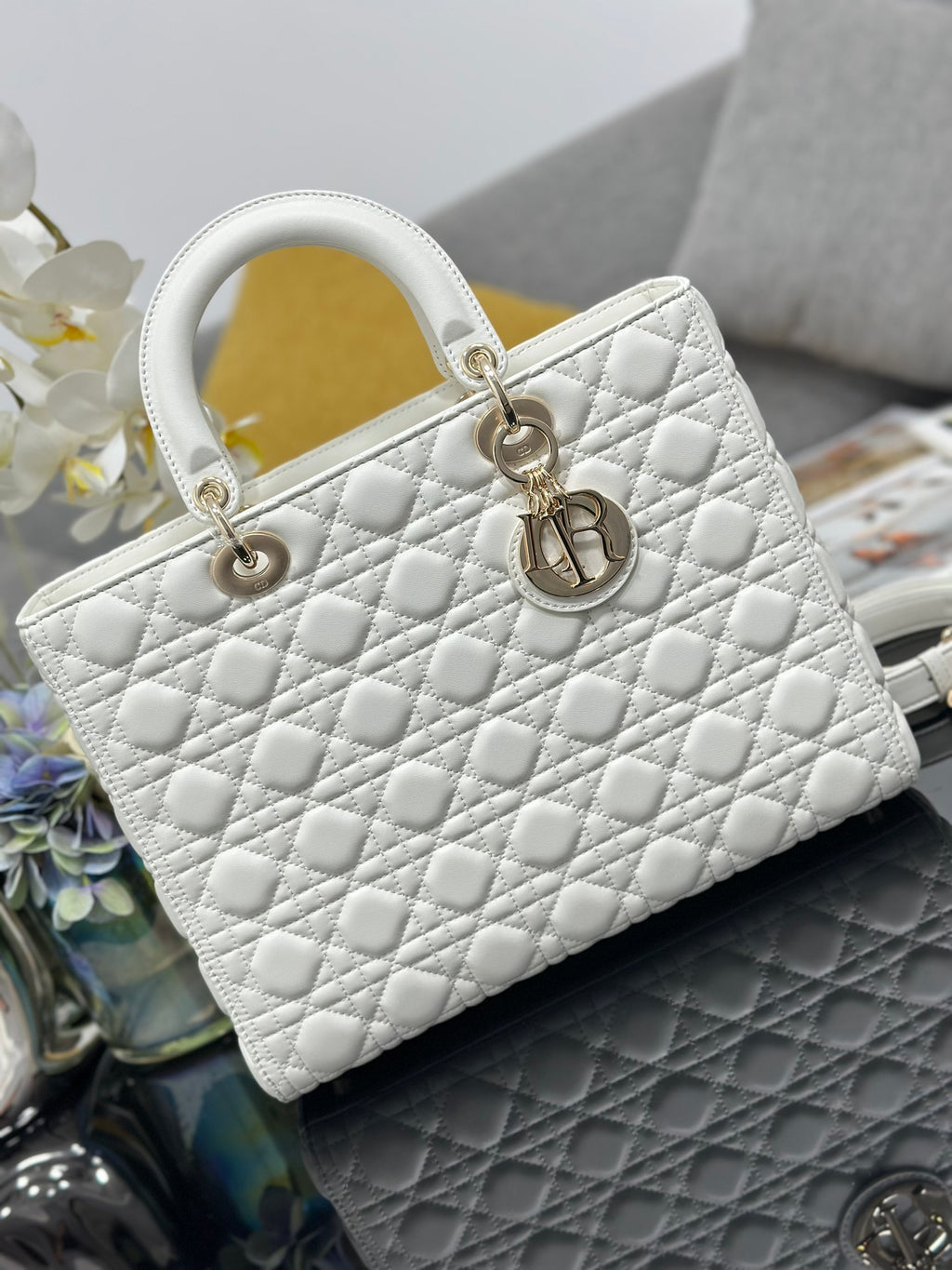 Women's Quilted Cannage Large Handbag – White Silver