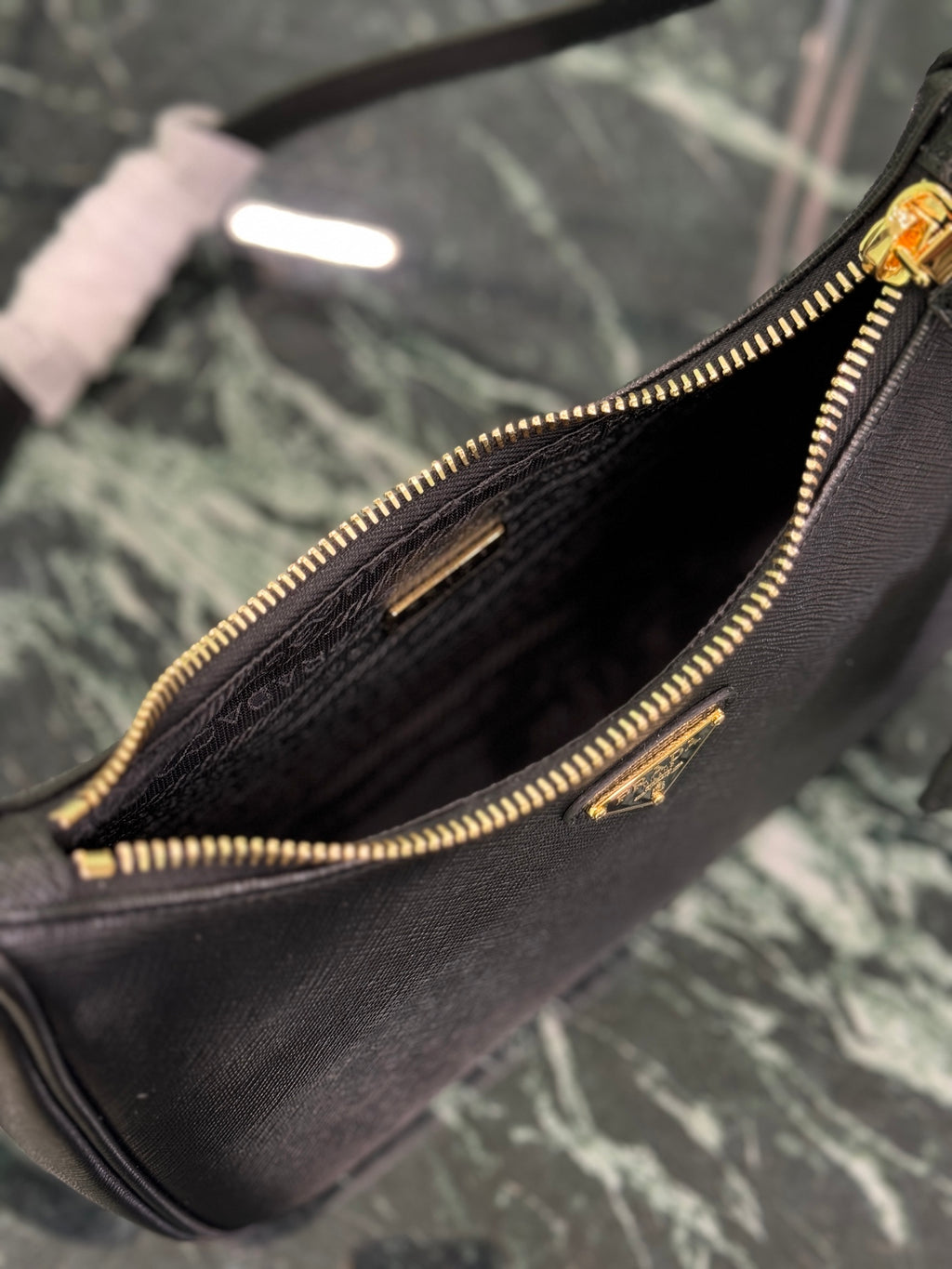 Premium Women's Handbag – Timeless Style for Every Occasion