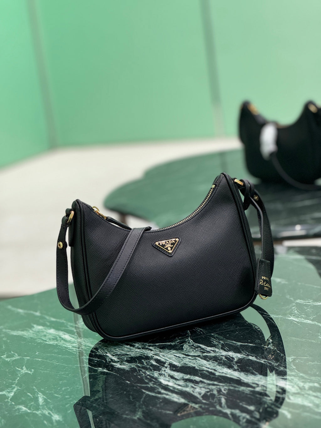 Premium Women's Handbag – Timeless Style for Every Occasion