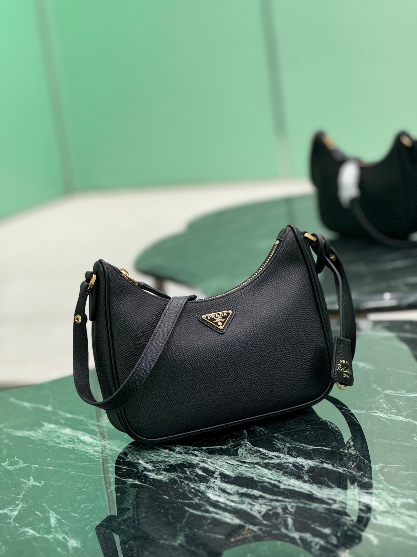 Premium Women's Handbag – Timeless Style for Every Occasion