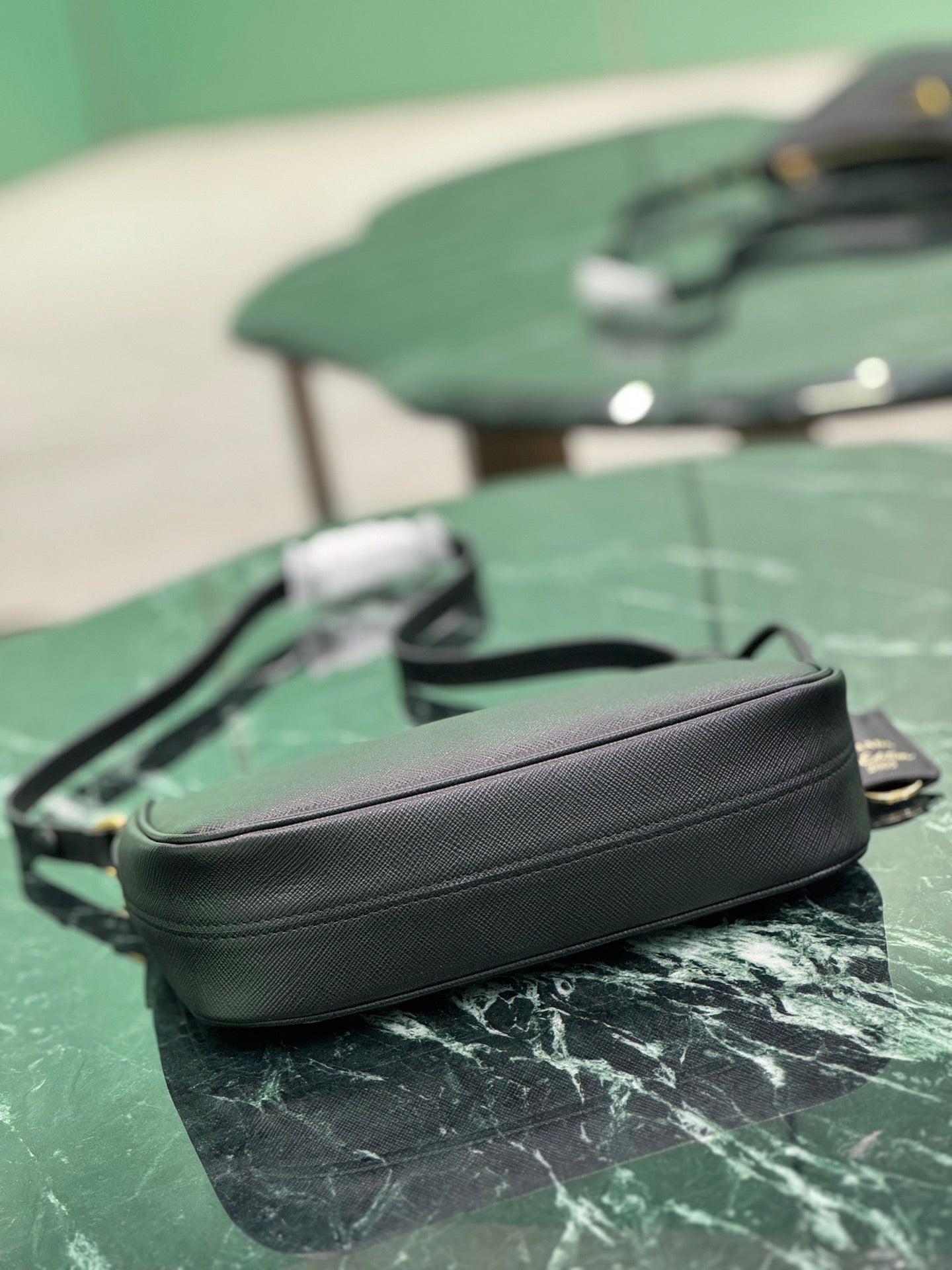 Premium Women's Handbag – Timeless Style for Every Occasion