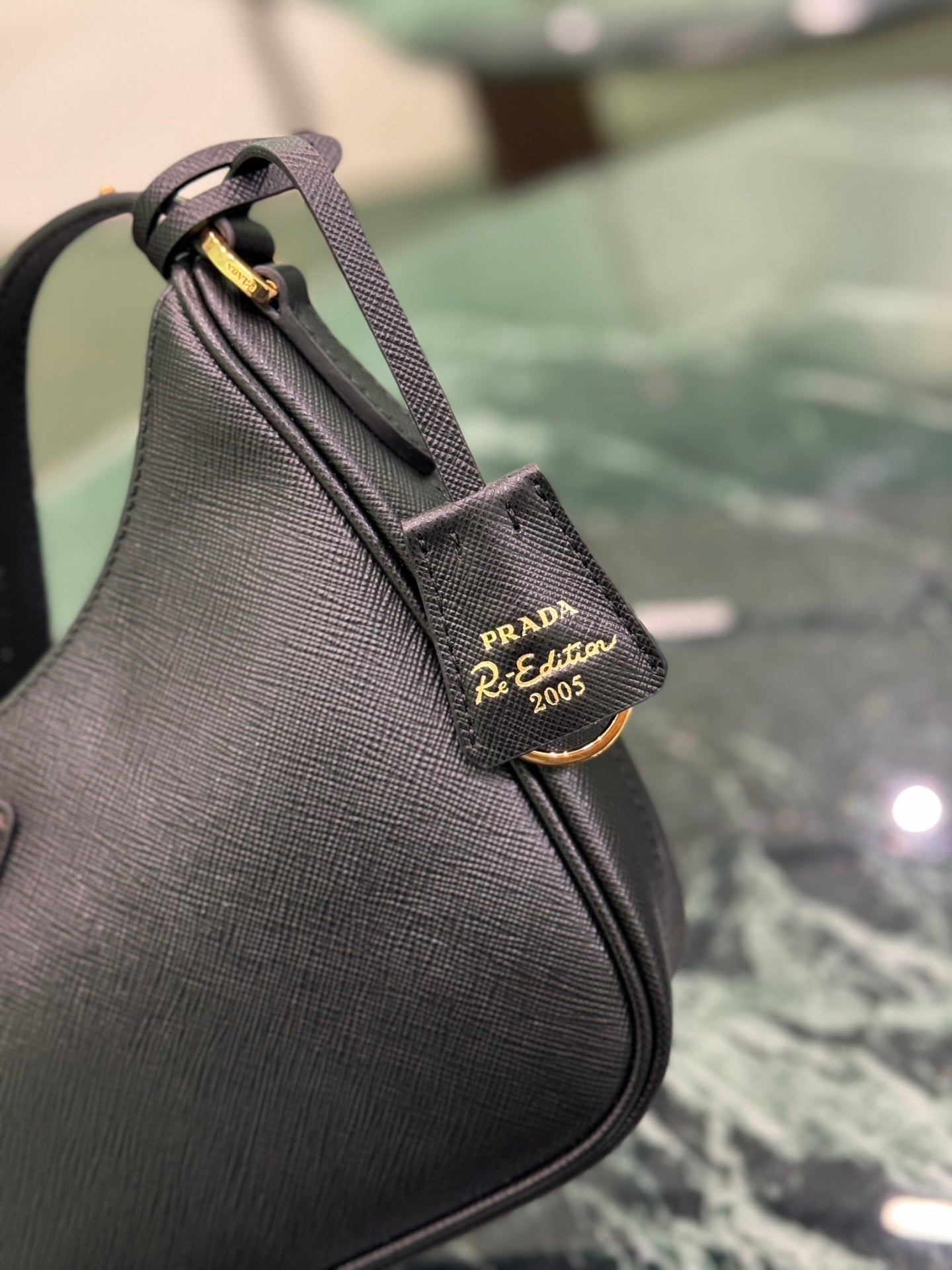Premium Women's Handbag – Timeless Style for Every Occasion