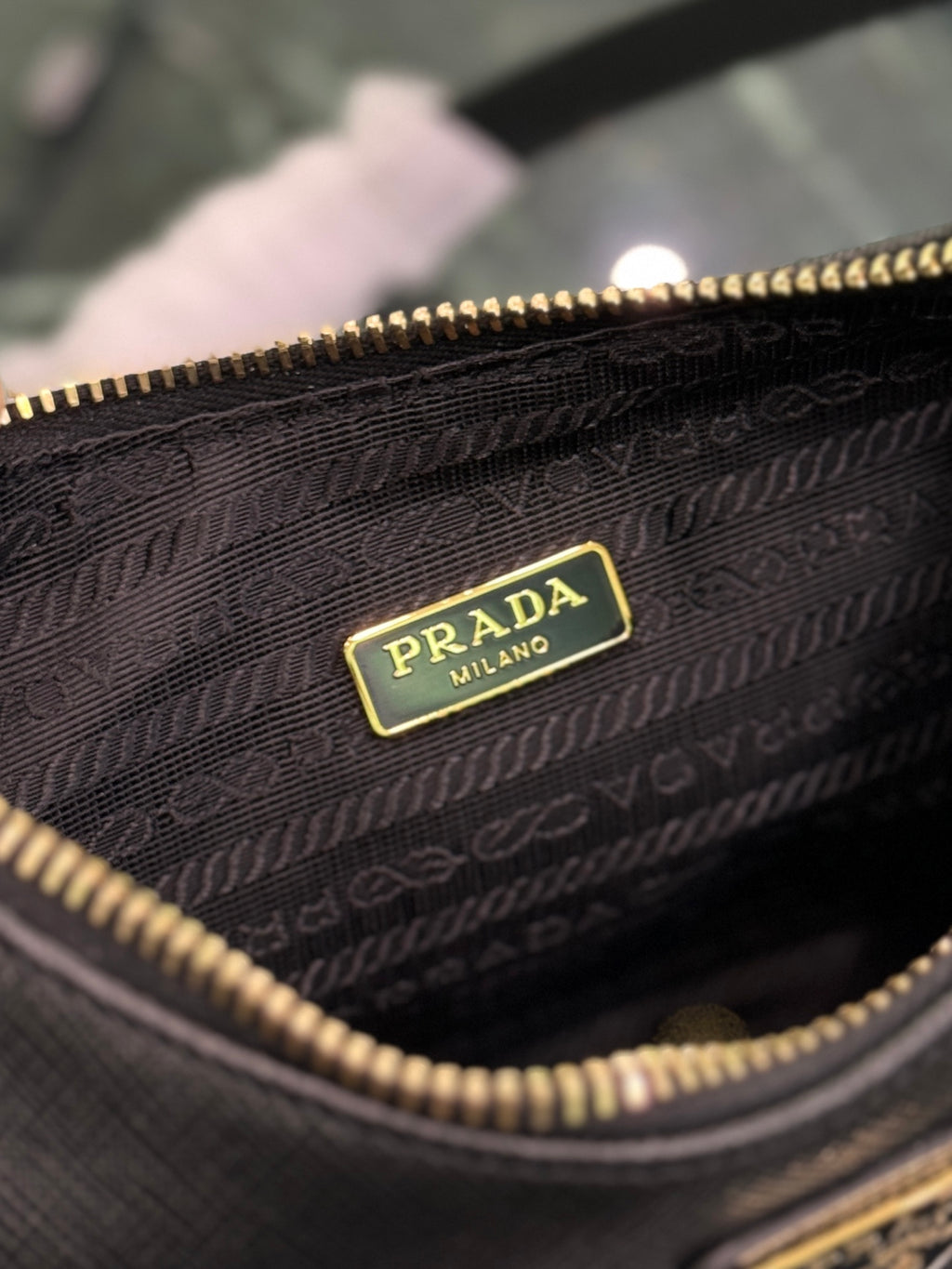 Premium Women's Handbag – Timeless Style for Every Occasion