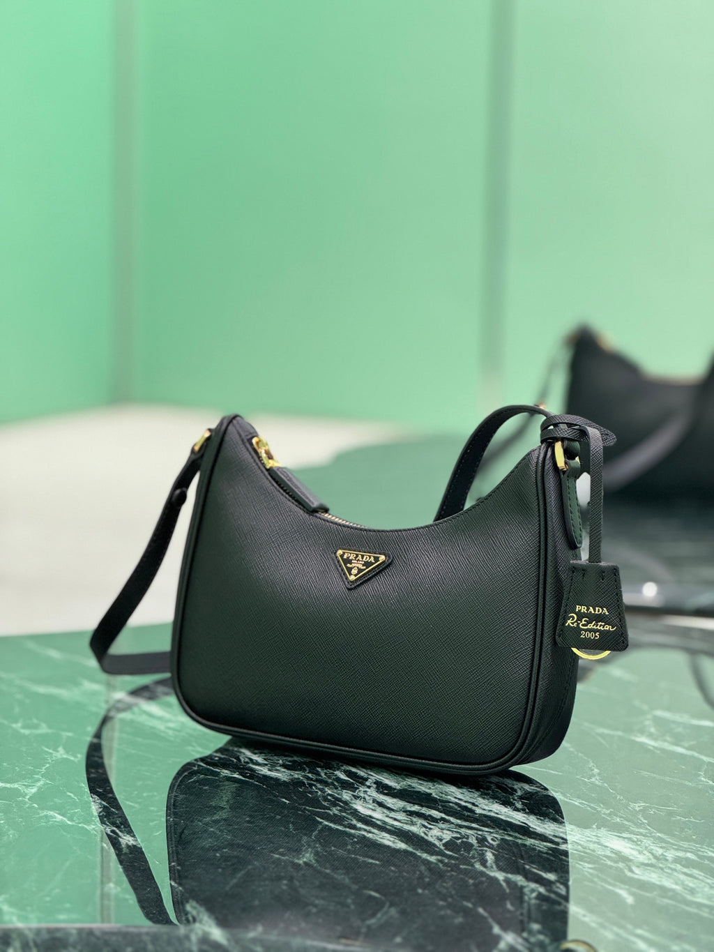 Premium Women's Handbag – Timeless Style for Every Occasion