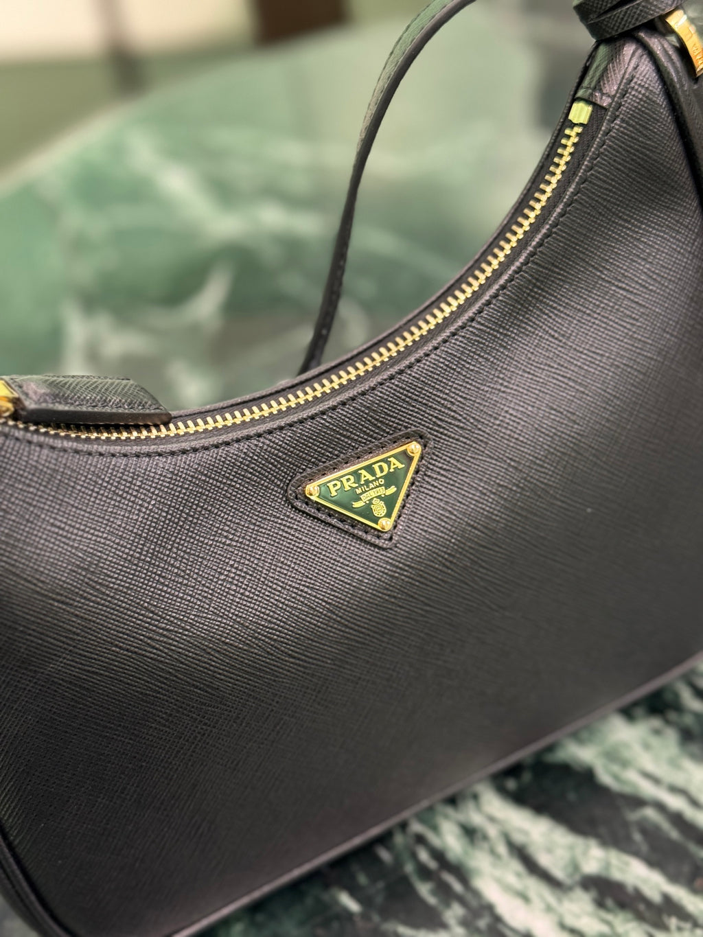 Premium Women's Handbag – Timeless Style for Every Occasion
