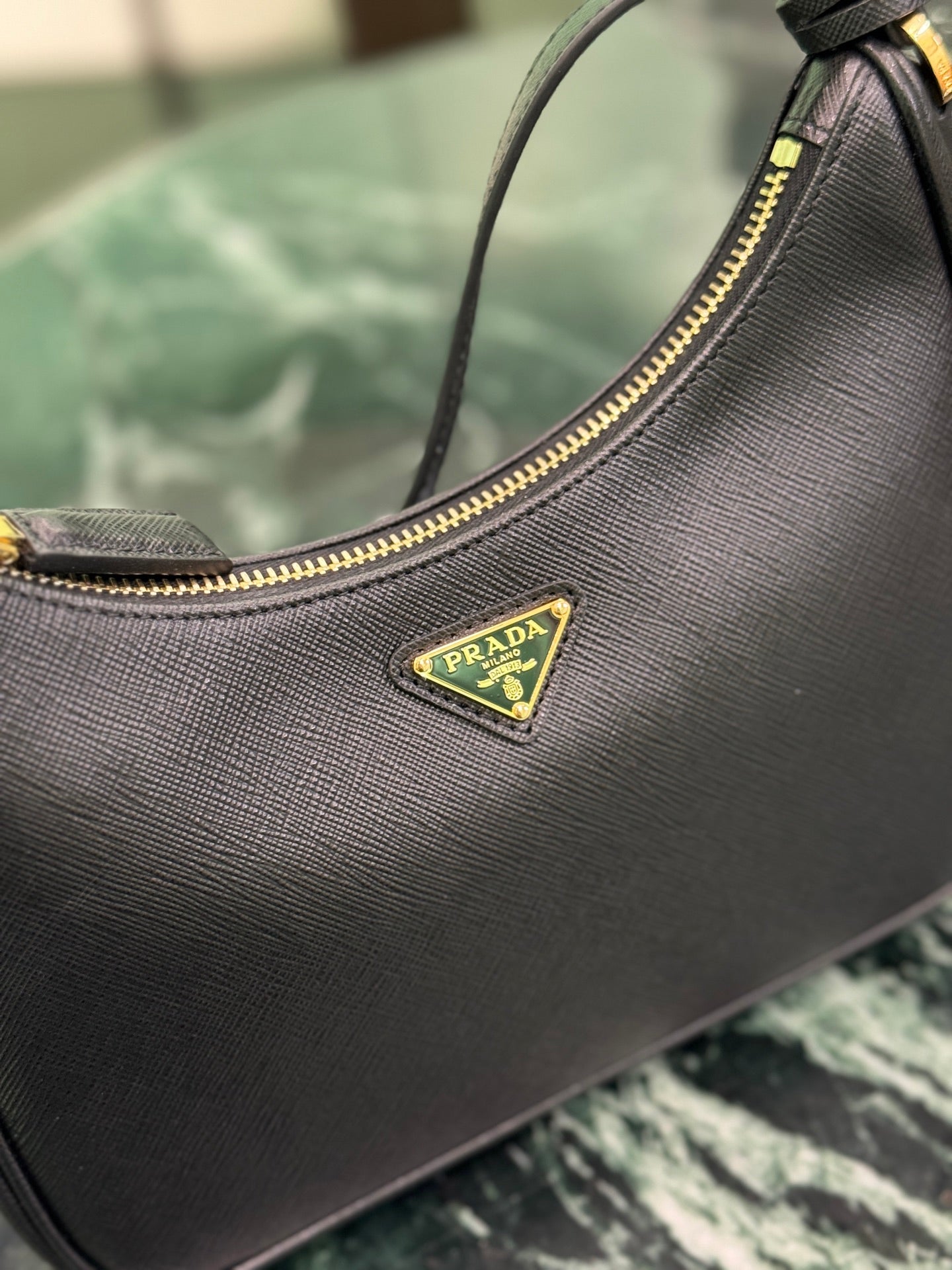 Premium Women's Handbag – Timeless Style for Every Occasion