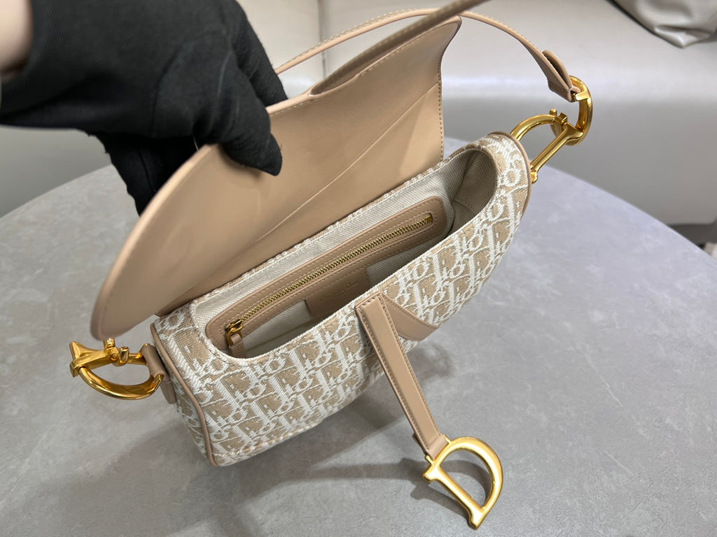 Men's Oblique Jacquard Saddle Bag – Beige